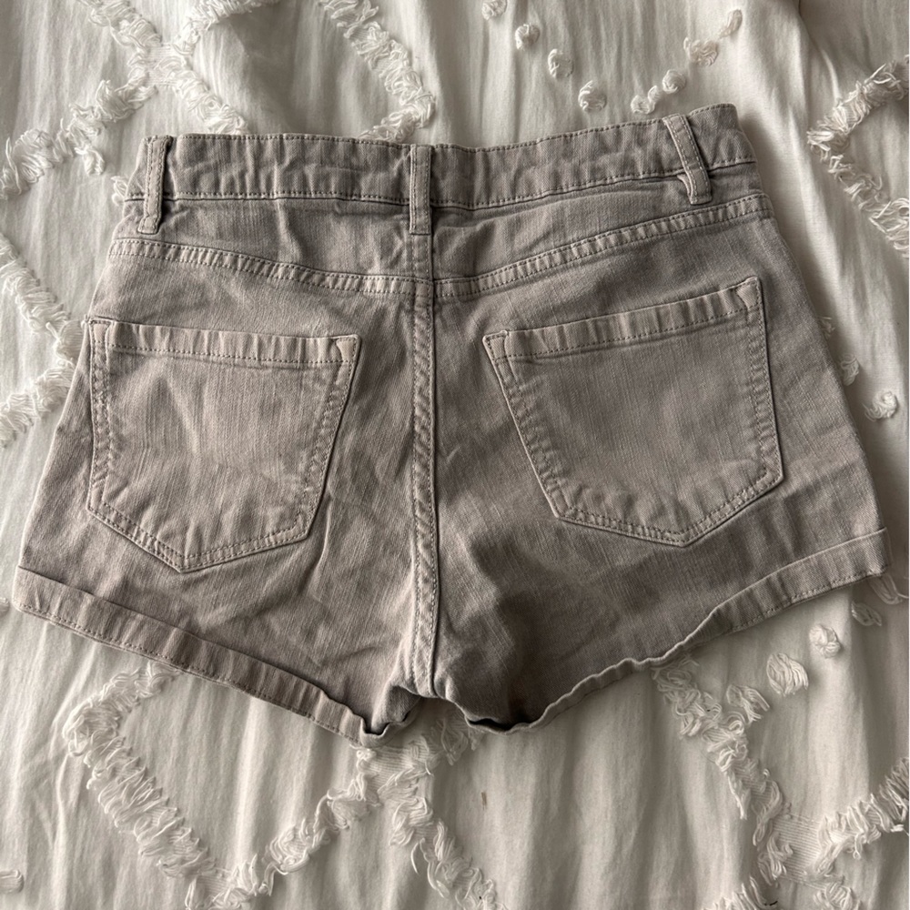 Grey shorts